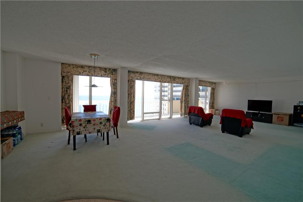 PLAZA EAST - Residential
