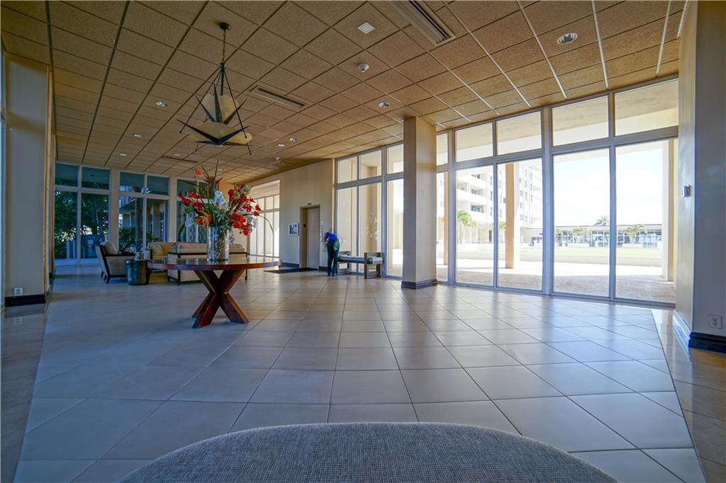PLAZA EAST - Residential
