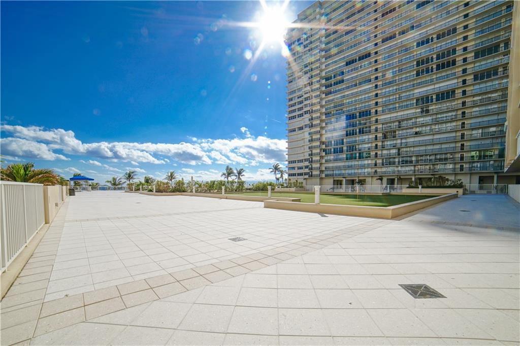 PLAZA EAST - Residential