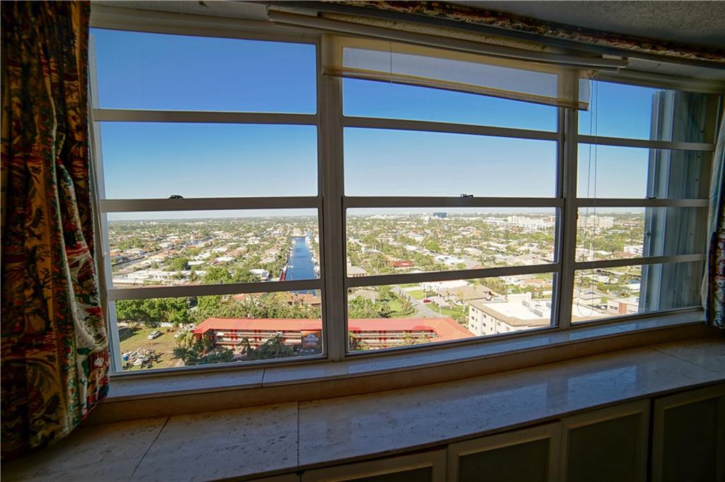 PLAZA EAST - Residential