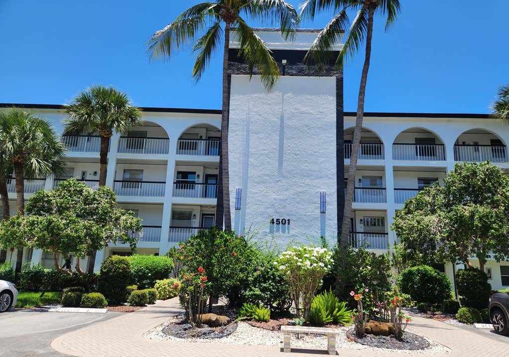 Photo of 4501 Martinique Way #C2, Coconut Creek, FL 33066 (MLS # B26049612)