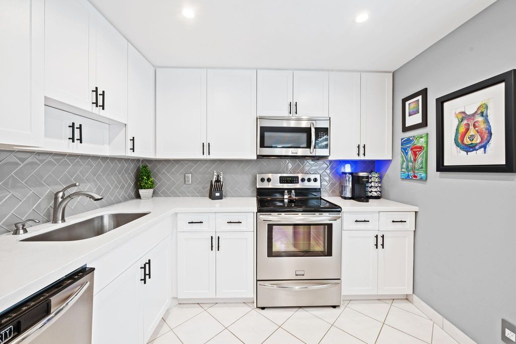 Photo of 3505 Oaks Way #304, Pompano Beach, FL 33069 (MLS # F10478005)