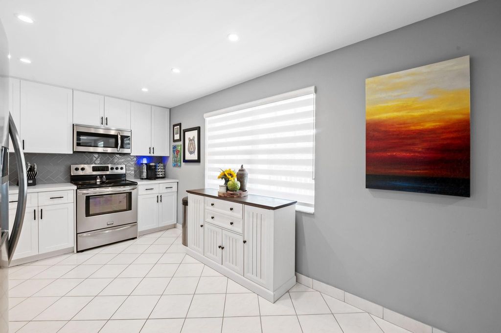 Photo of 3505 Oaks Way #304, Pompano Beach, FL 33069 (MLS # F10478005)