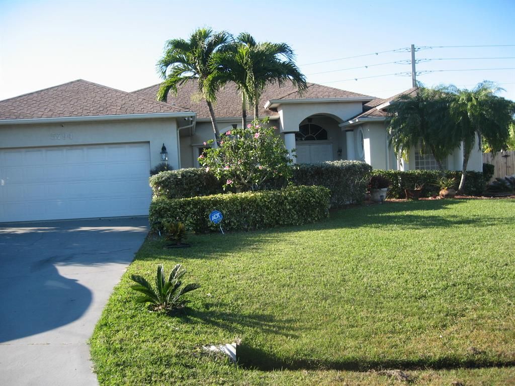 Photo of 5794 NW Zinnia Street, Port Saint Lucie, FL 34986 (MLS # R10683286)