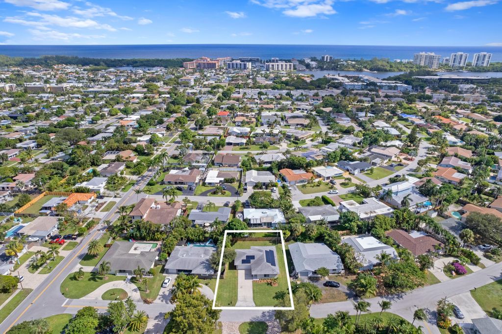 Photo of 2750 NE 25th Terrace, Boca Raton, FL 33431 (MLS # R10914034)