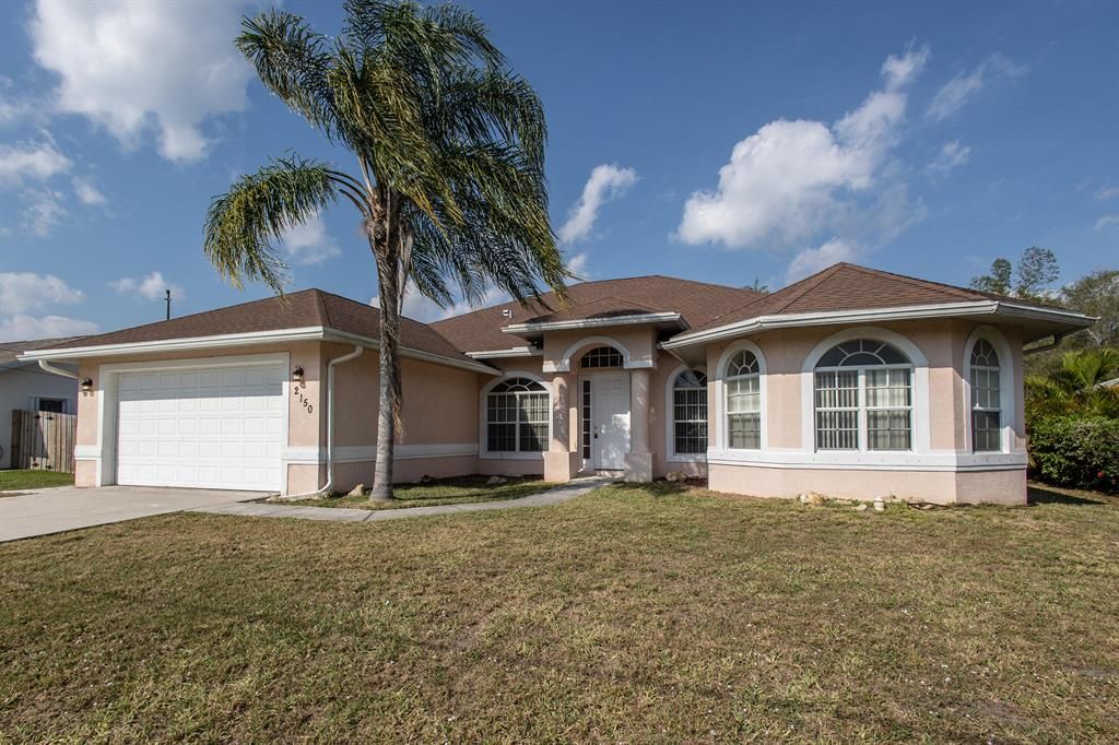 Photo of 2150 SE Carnation Road, Port St Lucie, FL 34952 (MLS # R10873843)