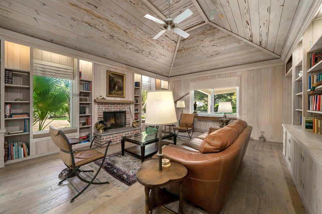 VILLAGE OF GOLF - Residential