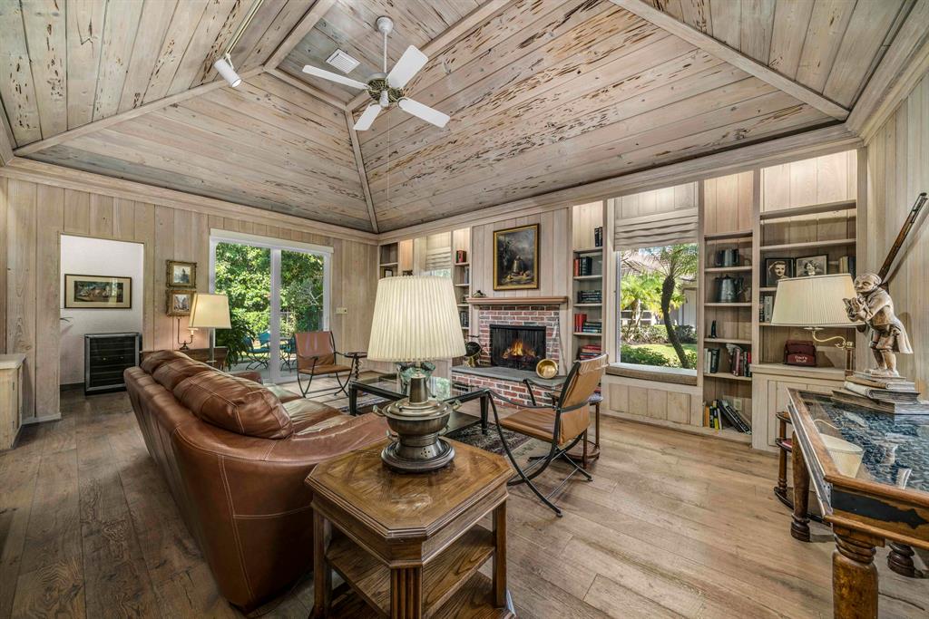 VILLAGE OF GOLF - Residential