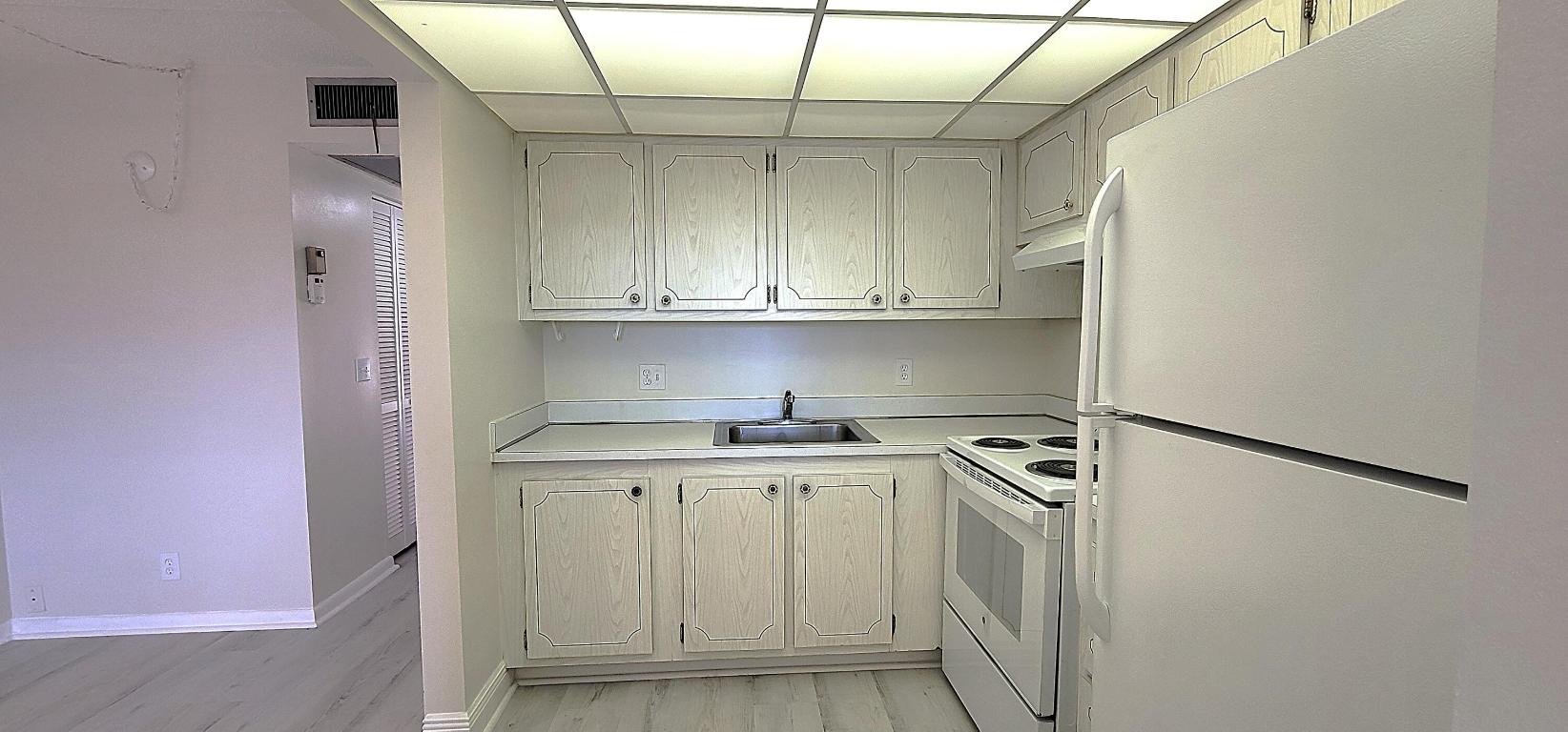 VILLAGE GREEN SUSSEX CONDO - Residential Lease