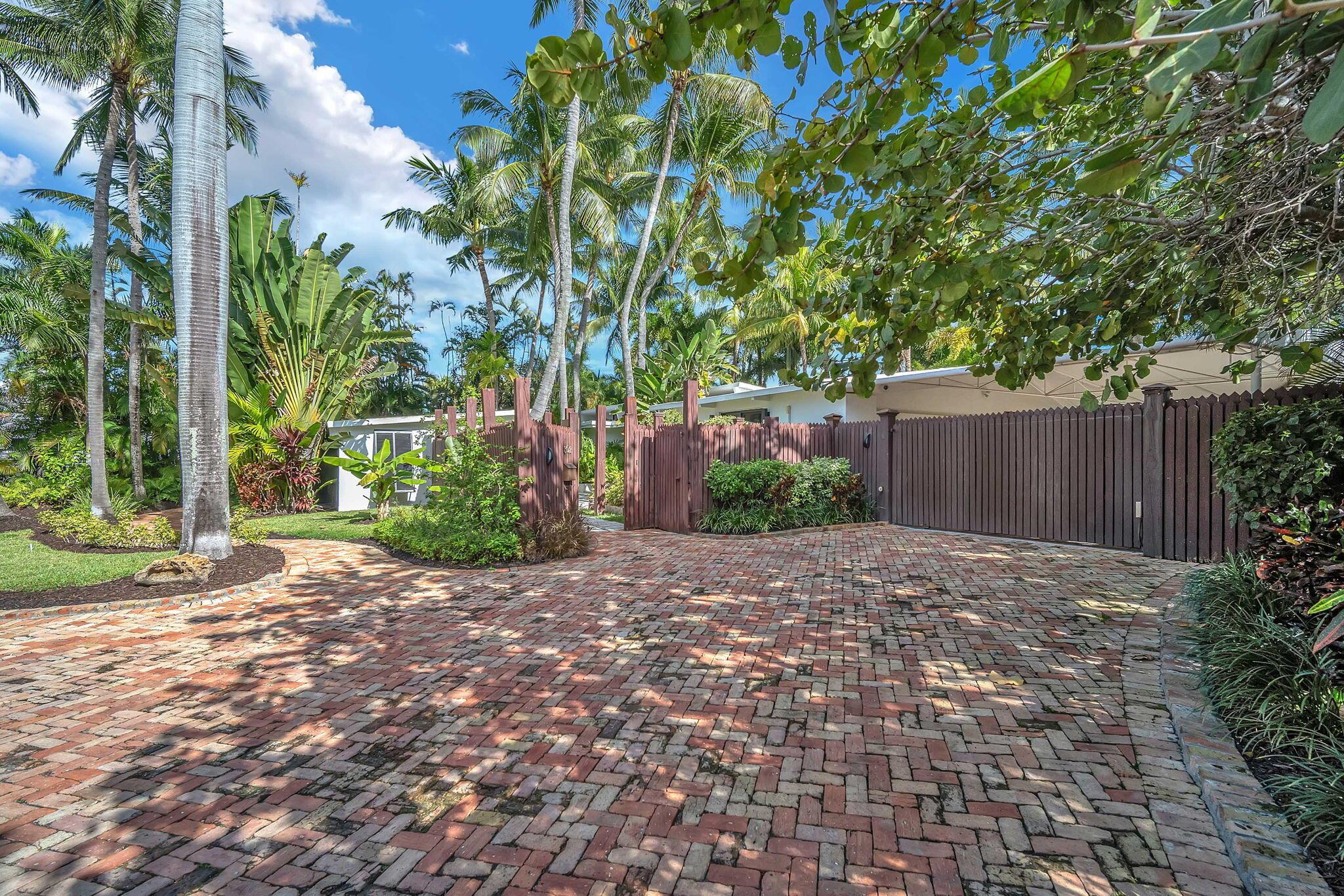 CORAL ISLES - Residential