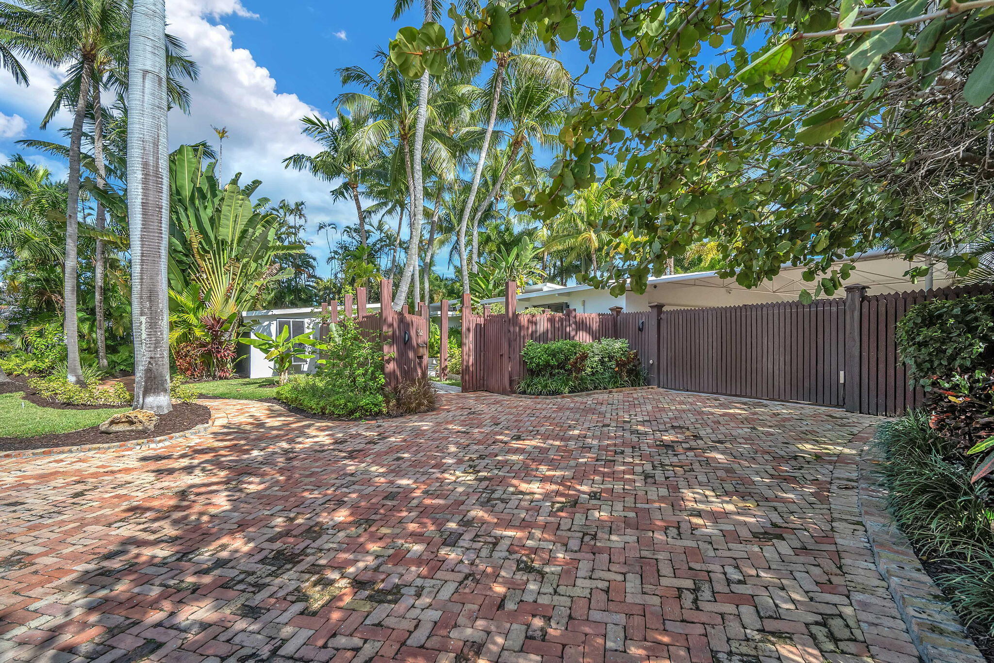 CORAL ISLES - Residential