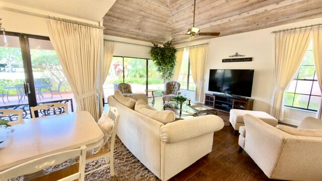 VILLA DESTE CONDO - Residential