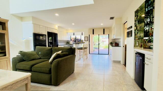 VILLA DESTE CONDO - Residential