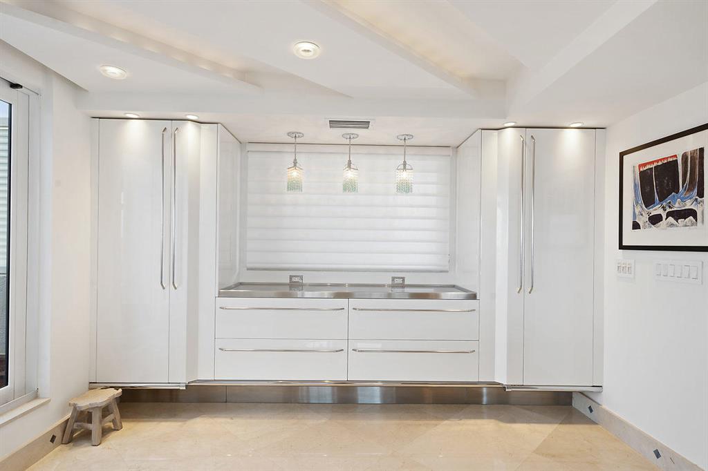 TOWNHOUSES OF HIGHLAND BE - Residential