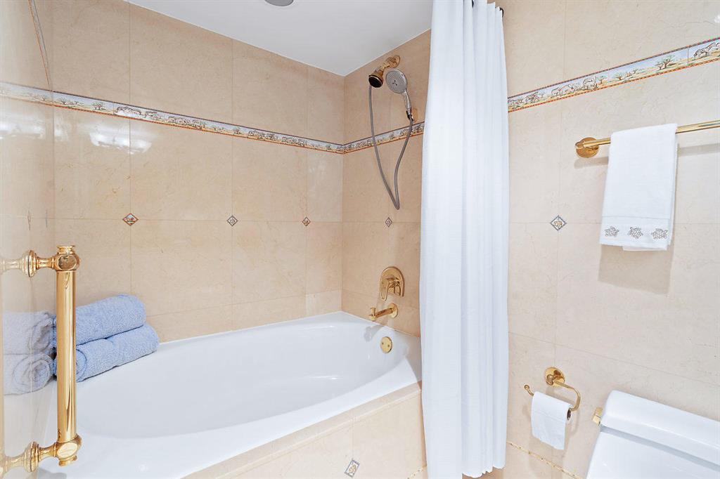 TOWNHOUSES OF HIGHLAND BE - Residential