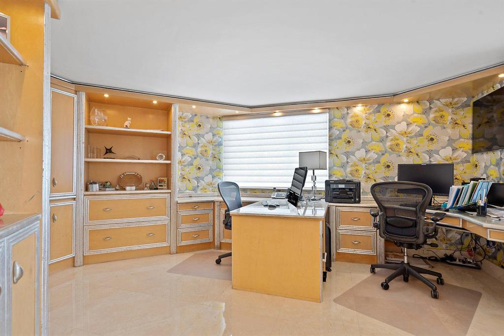 TOWNHOUSES OF HIGHLAND BE - Residential