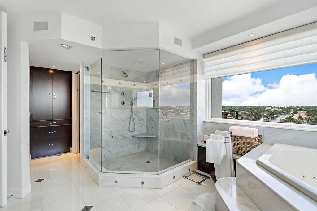 TOWNHOUSES OF HIGHLAND BE - Residential