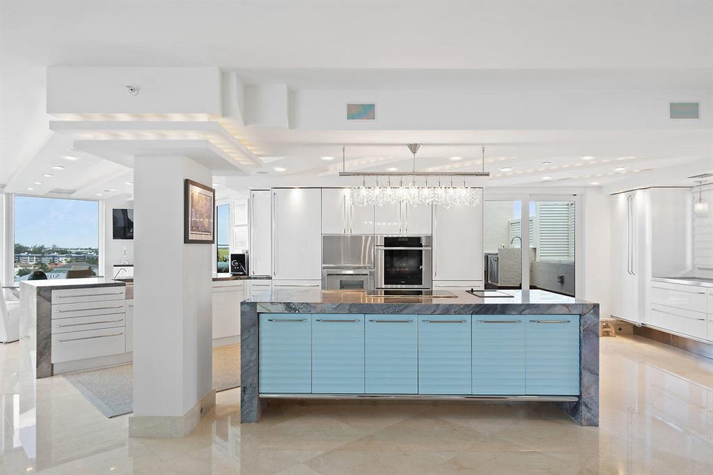 TOWNHOUSES OF HIGHLAND BE - Residential