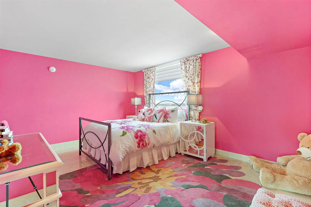 TOWNHOUSES OF HIGHLAND BE - Residential