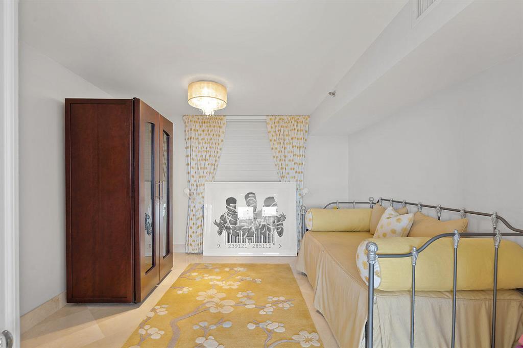 TOWNHOUSES OF HIGHLAND BE - Residential