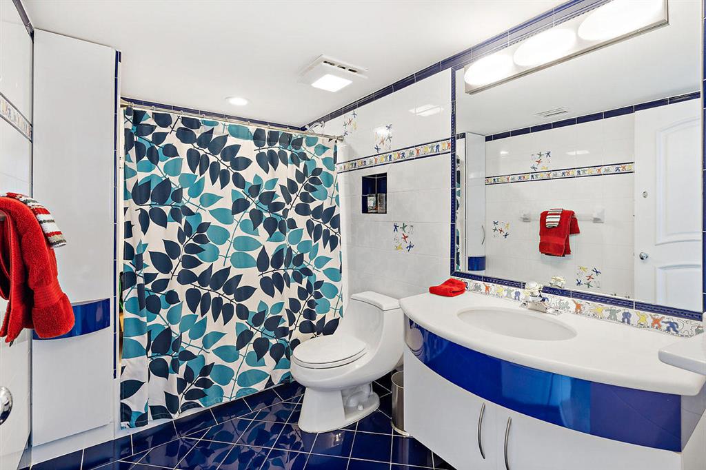 TOWNHOUSES OF HIGHLAND BE - Residential