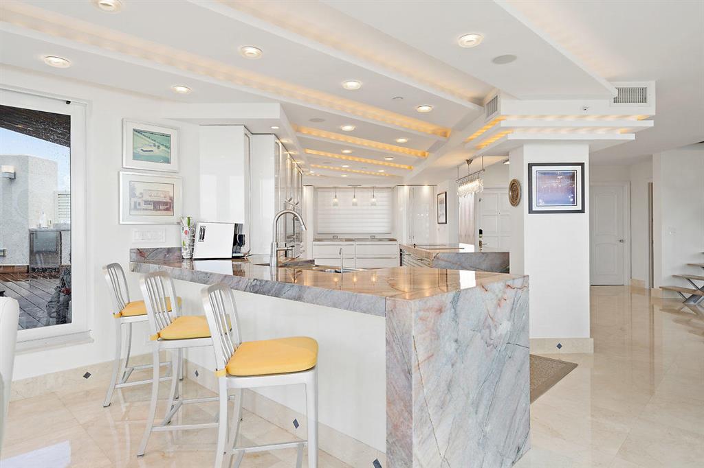 TOWNHOUSES OF HIGHLAND BE - Residential