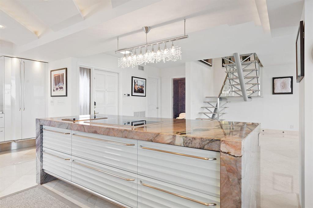 TOWNHOUSES OF HIGHLAND BE - Residential