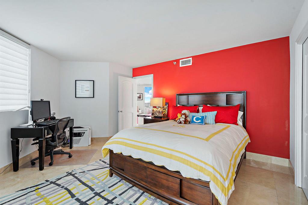 TOWNHOUSES OF HIGHLAND BE - Residential