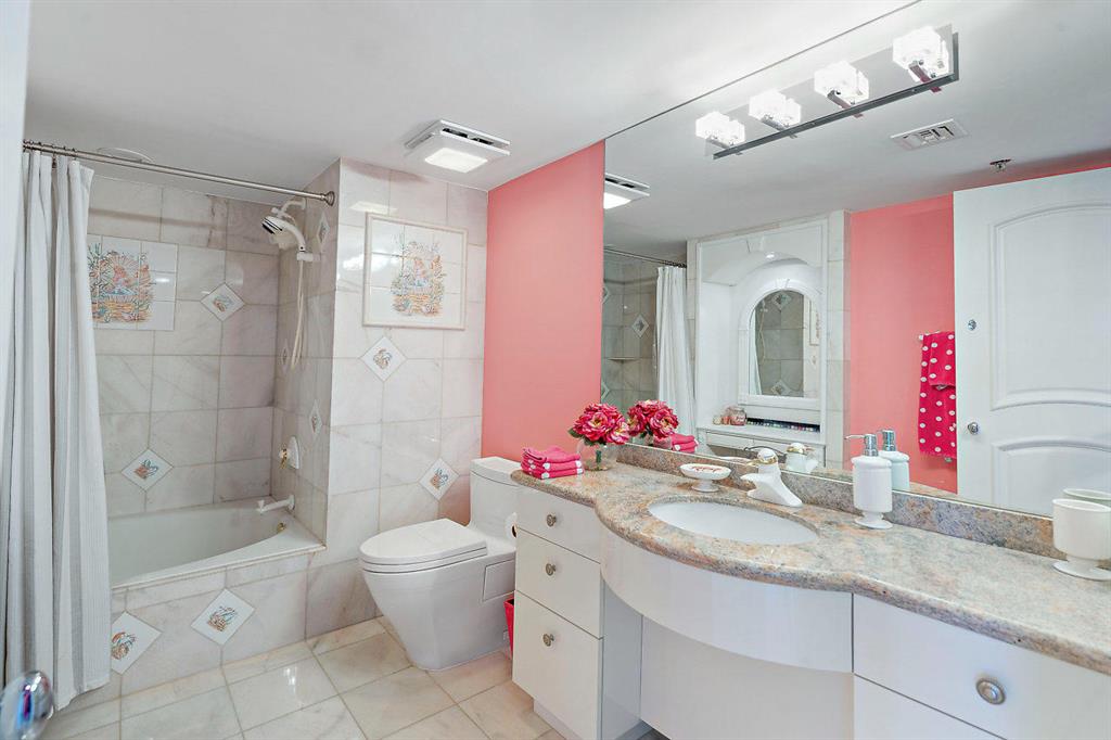 TOWNHOUSES OF HIGHLAND BE - Residential