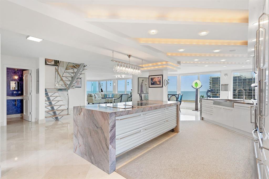 TOWNHOUSES OF HIGHLAND BE - Residential