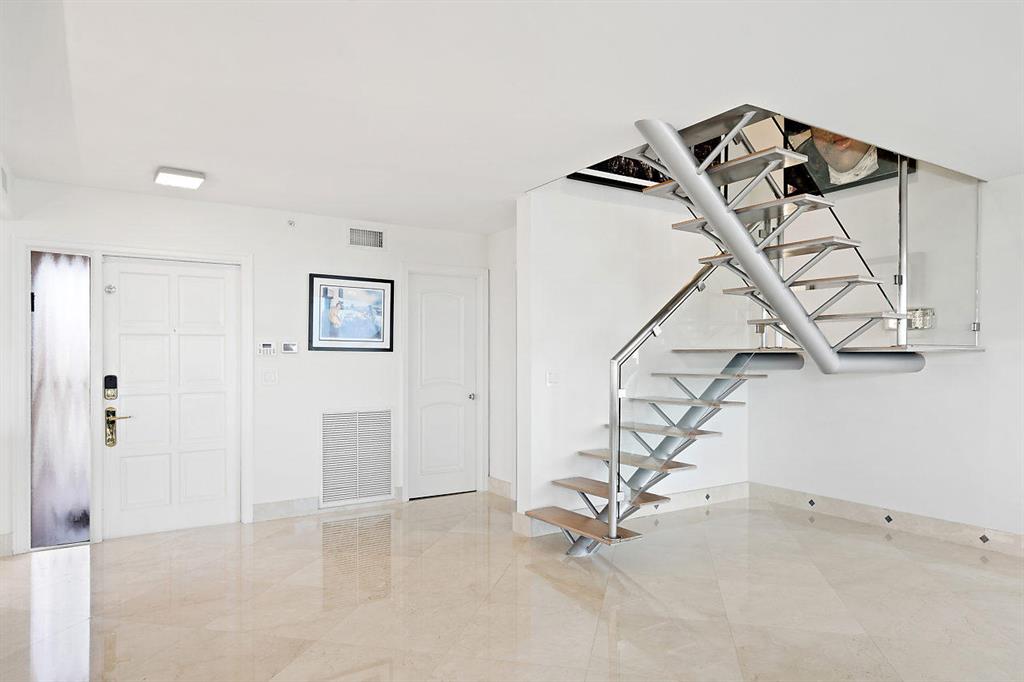 TOWNHOUSES OF HIGHLAND BE - Residential