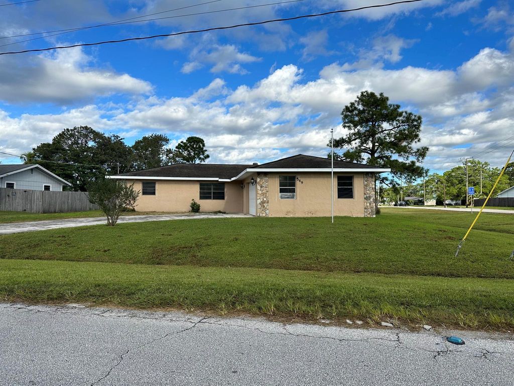 Photo of 569 SE Fallon Drive, Port St Lucie, FL 34983 (MLS # R10930501)
