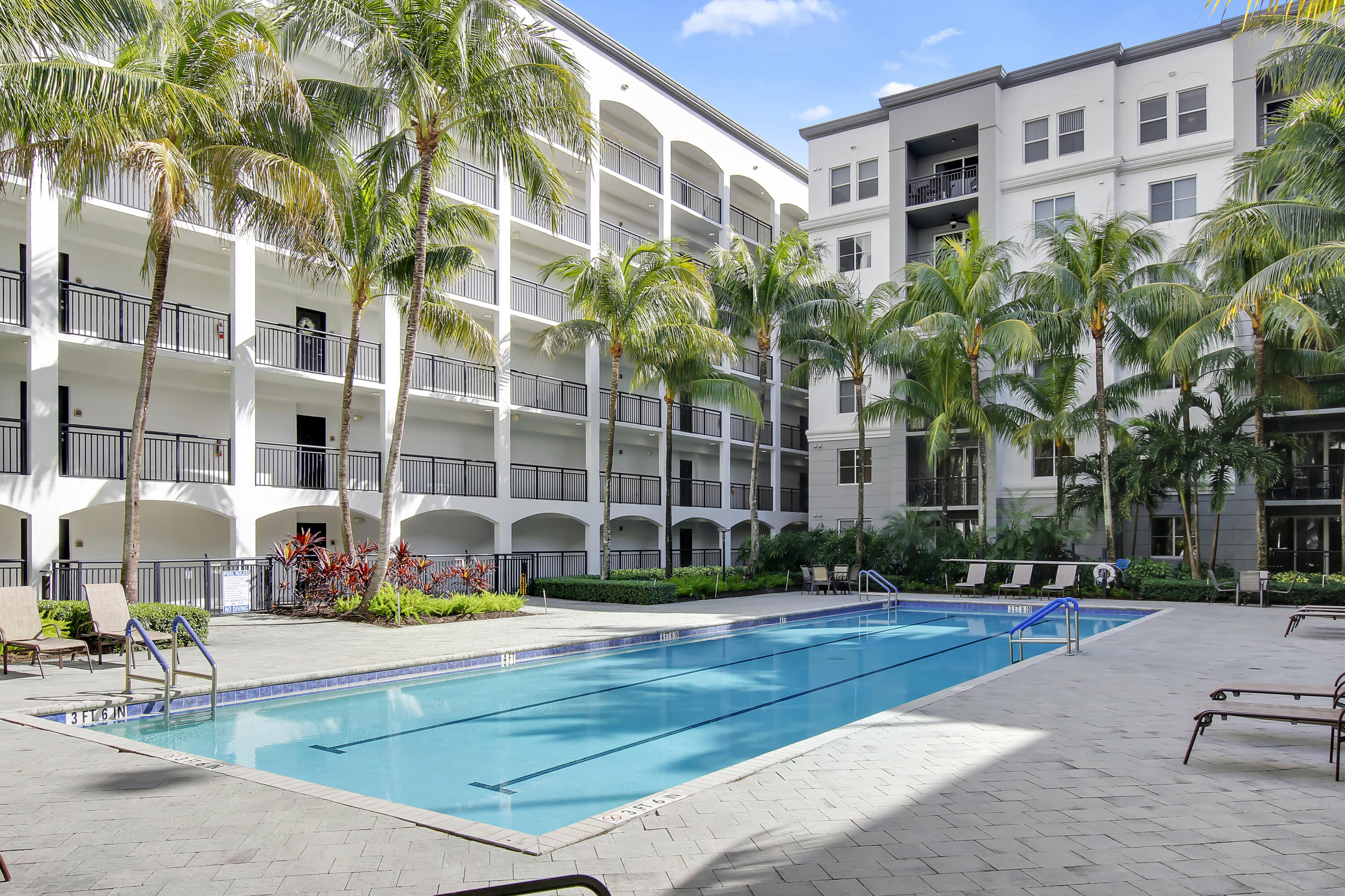 VIZCAYA LAKES CONDO - Residential