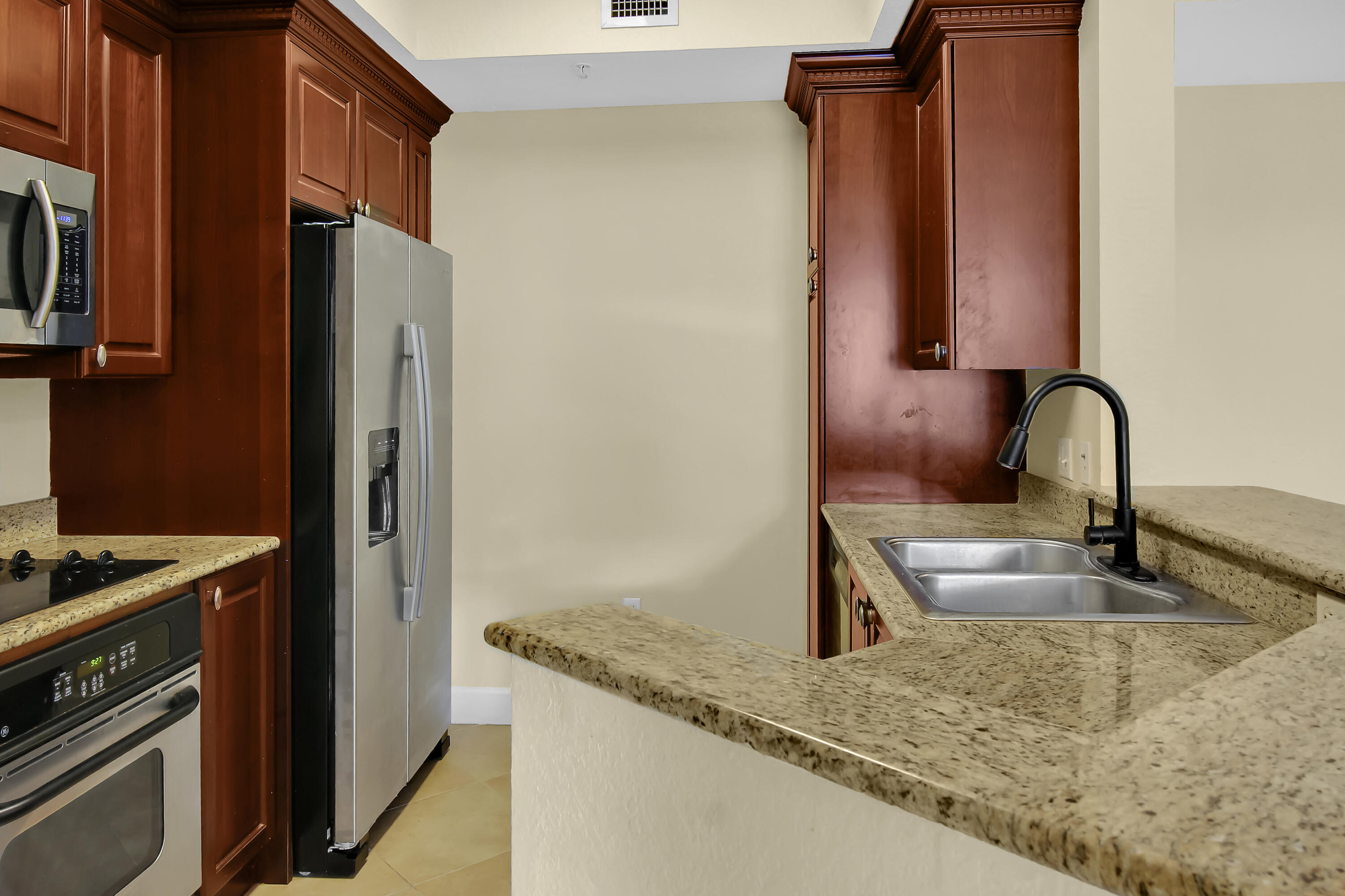 VIZCAYA LAKES CONDO - Residential