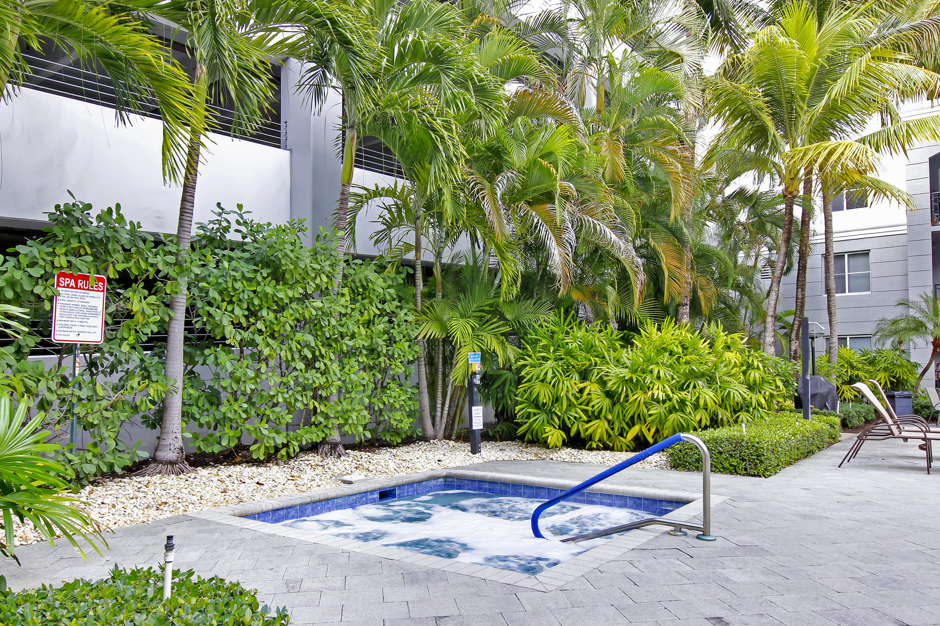 VIZCAYA LAKES CONDO - Residential