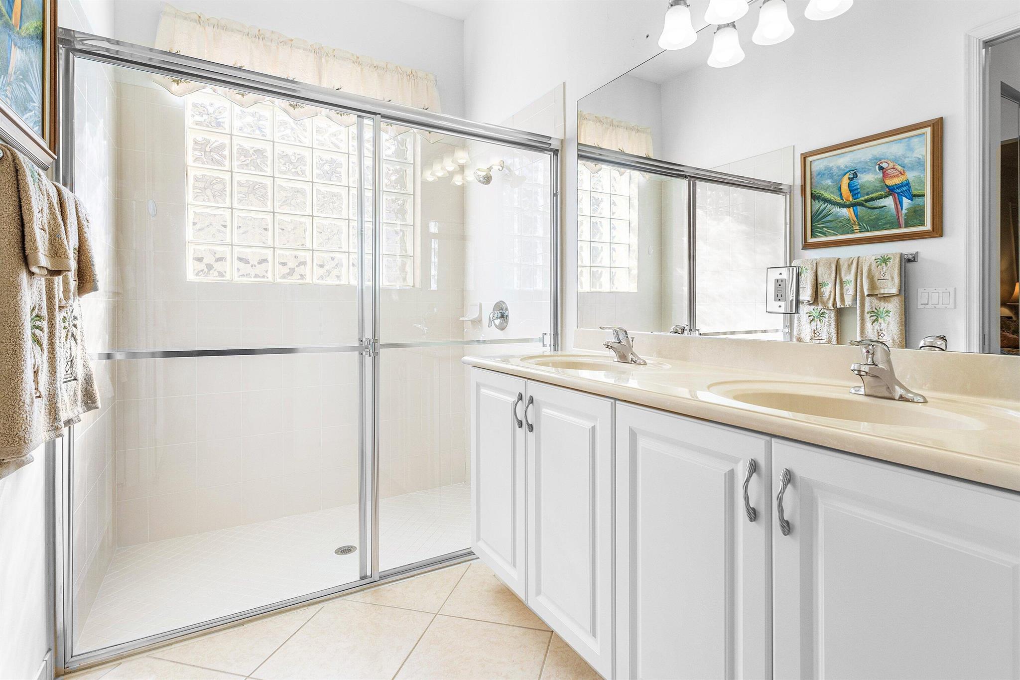 VALENCIA PALMS - Residential