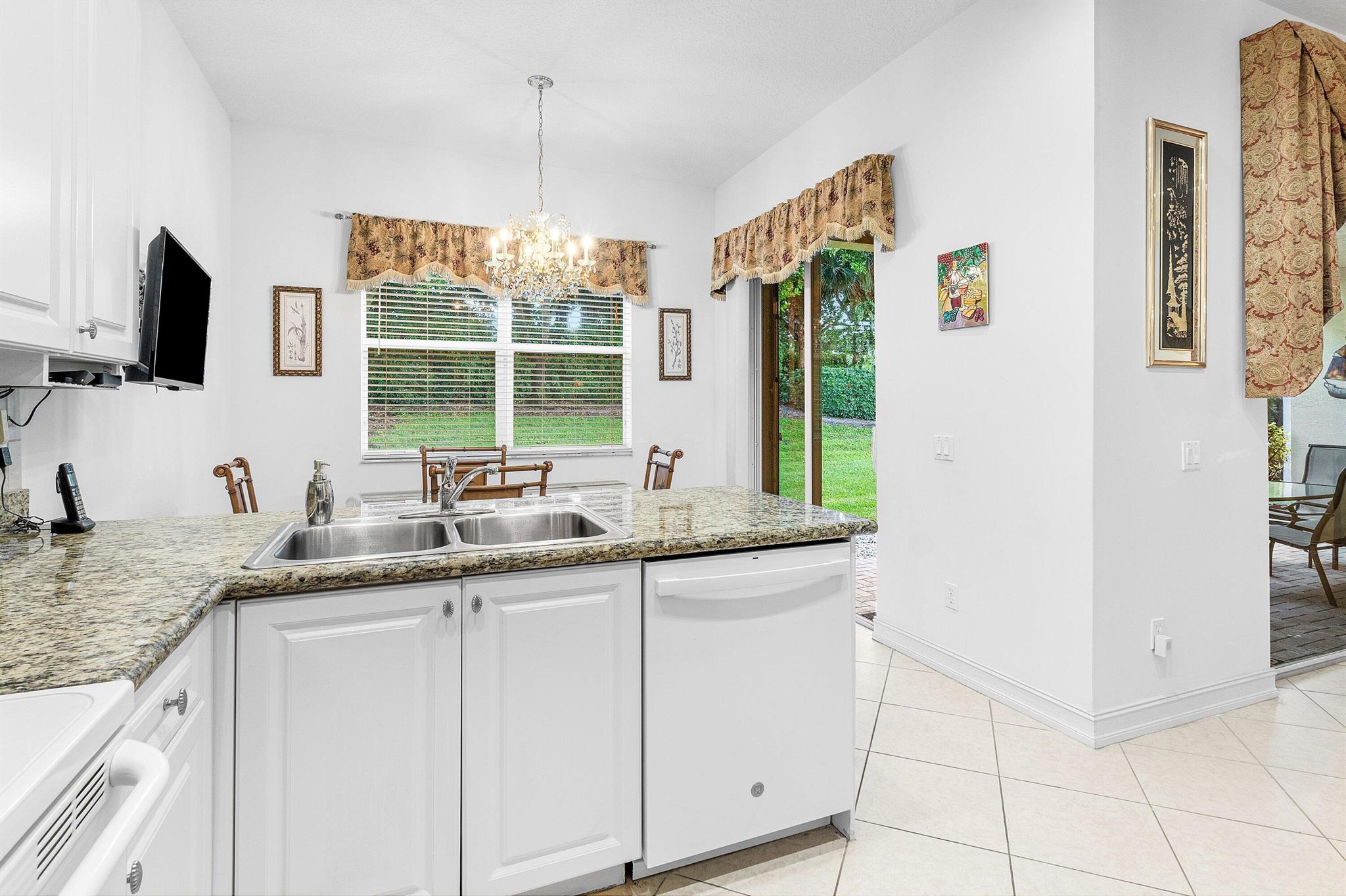 VALENCIA PALMS - Residential