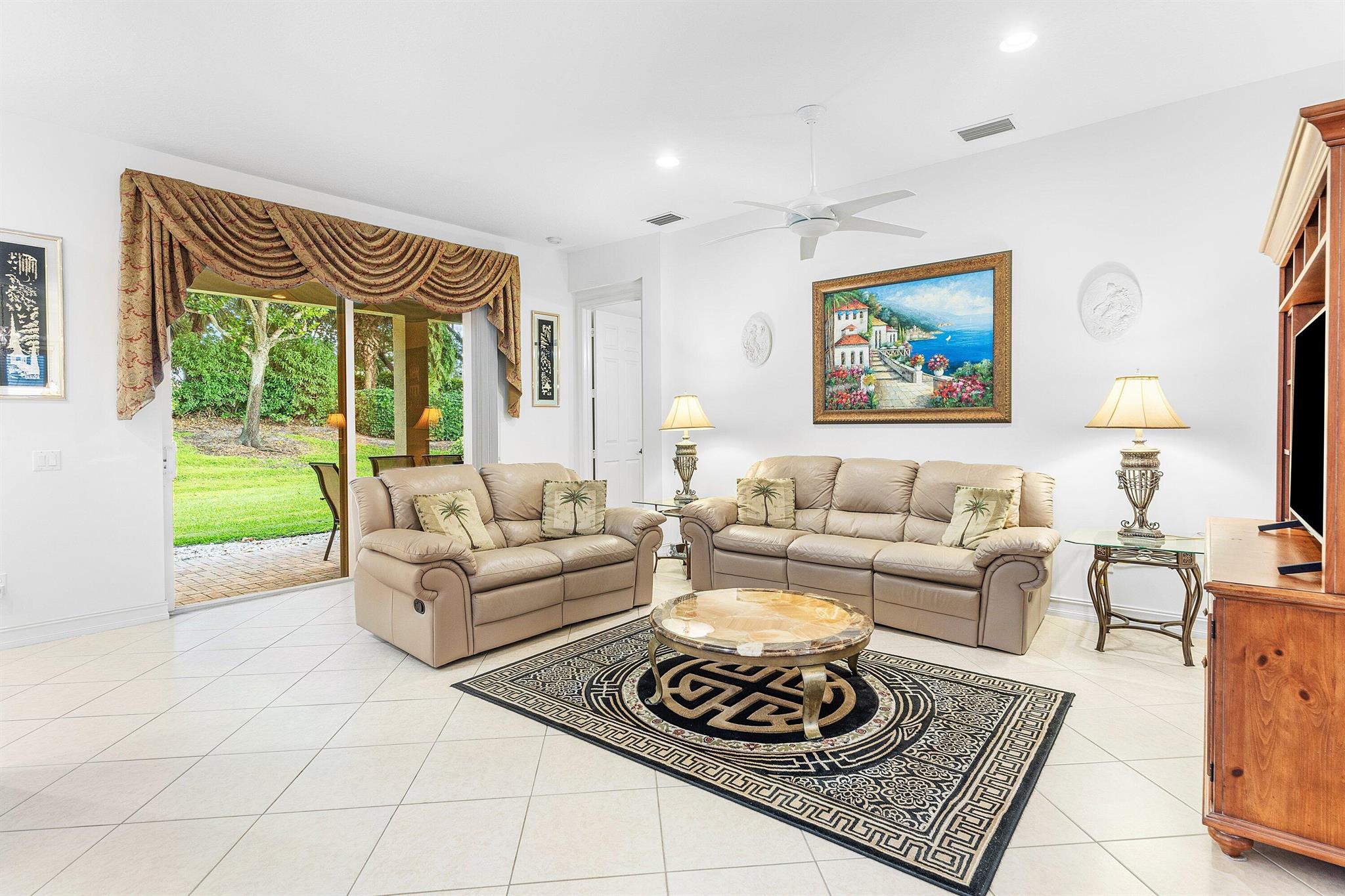 VALENCIA PALMS - Residential