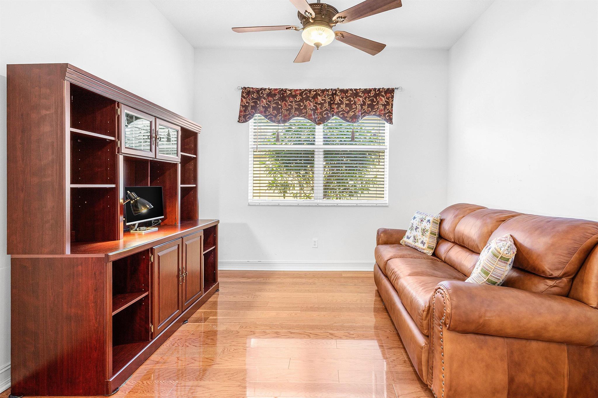 VALENCIA PALMS - Residential