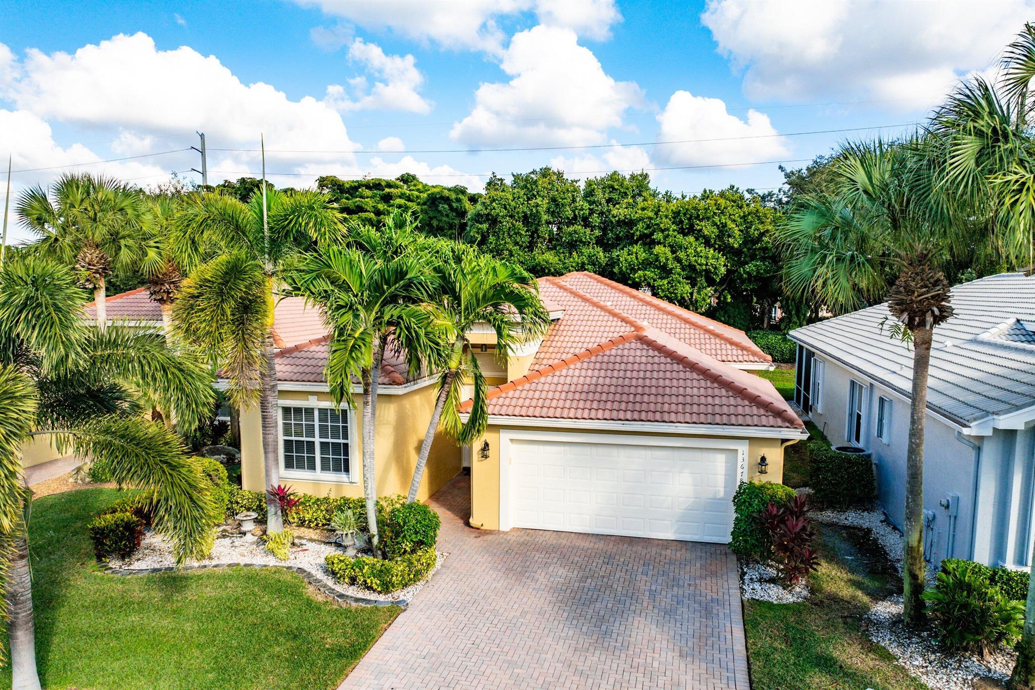 VALENCIA PALMS - Residential