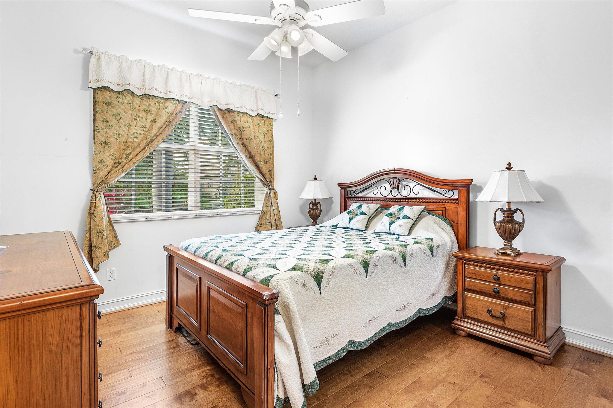 VALENCIA PALMS - Residential