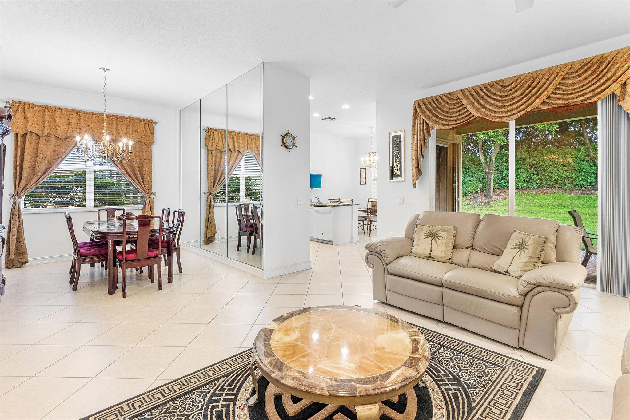 VALENCIA PALMS - Residential