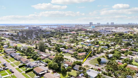 Tiny photo for 400 W 15TH Street, Riviera Beach, FL 33404 (MLS # B26083863)