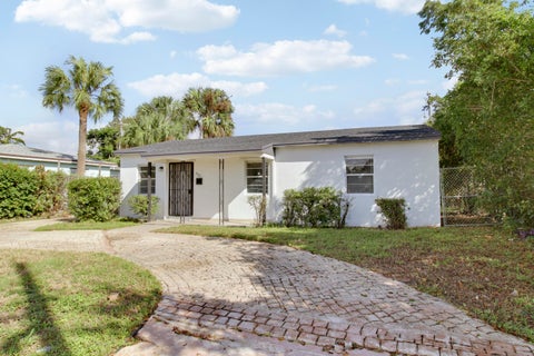 Tiny photo for 400 W 15TH Street, Riviera Beach, FL 33404 (MLS # B26083863)
