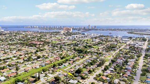 Tiny photo for 400 W 15TH Street, Riviera Beach, FL 33404 (MLS # B26083863)