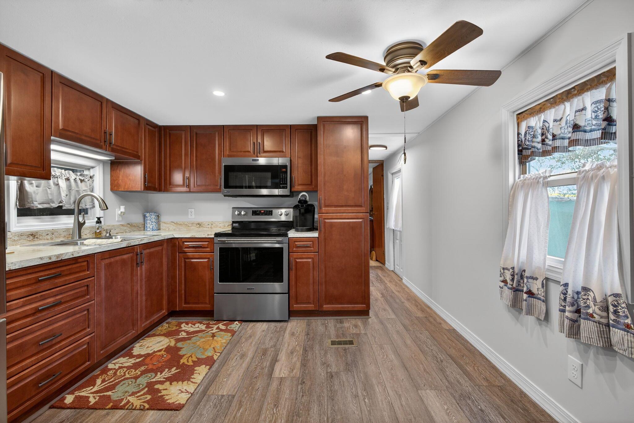 WOODBRIDGE MOBILE VILLAGE - Residential