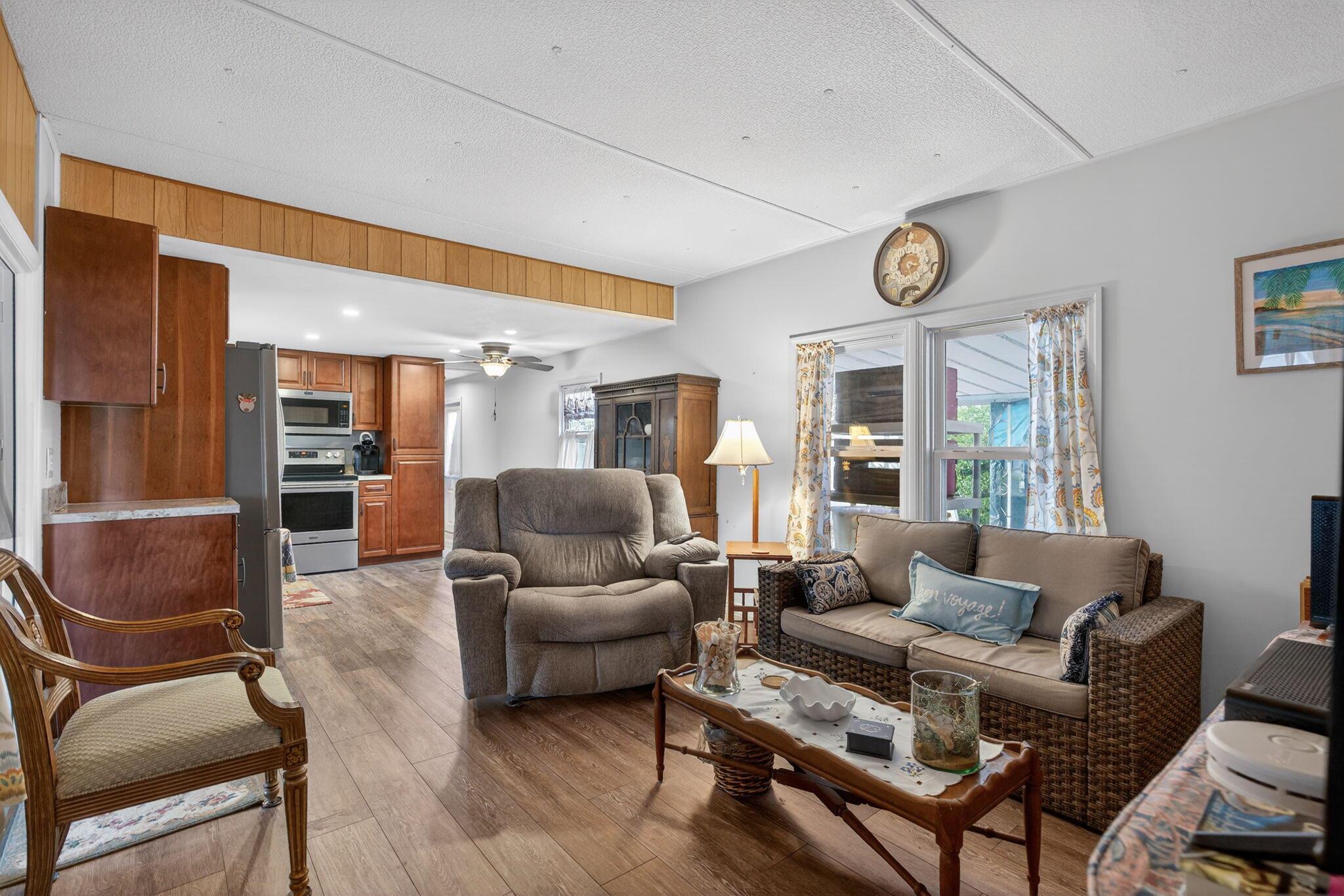 WOODBRIDGE MOBILE VILLAGE - Residential