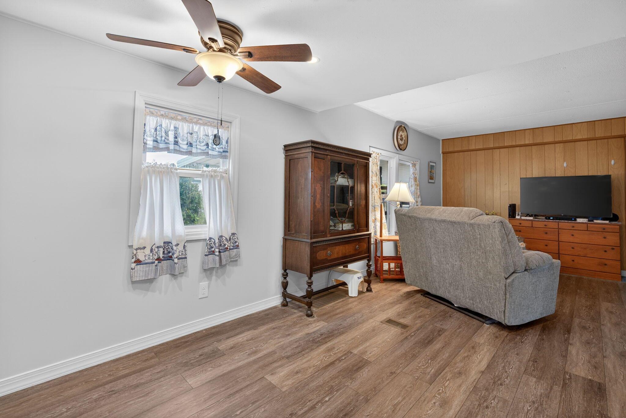 WOODBRIDGE MOBILE VILLAGE - Residential