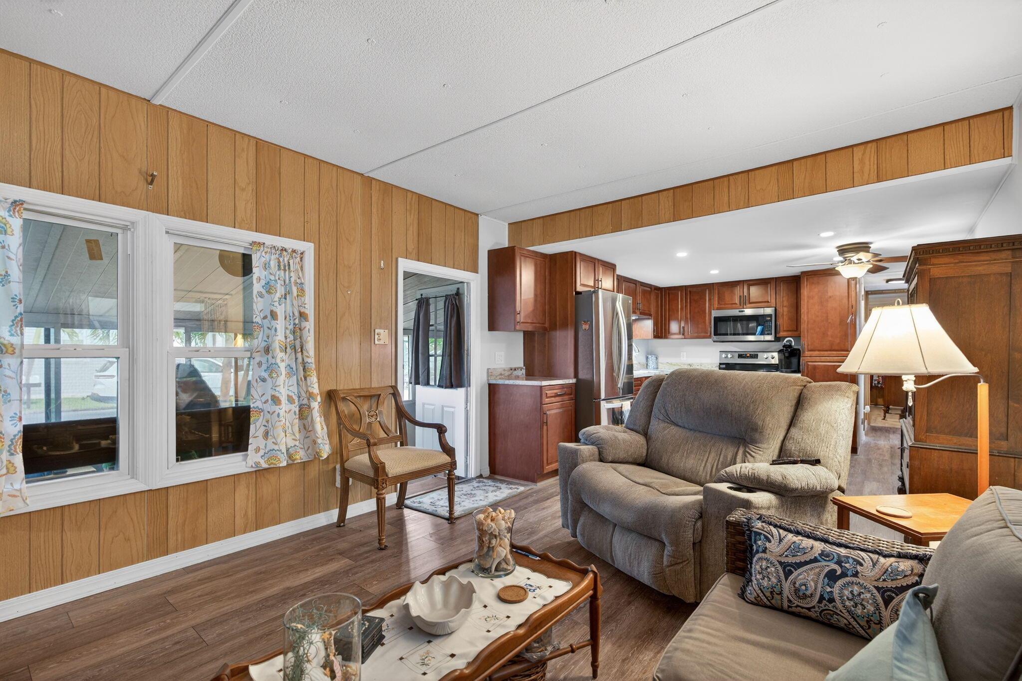 WOODBRIDGE MOBILE VILLAGE - Residential