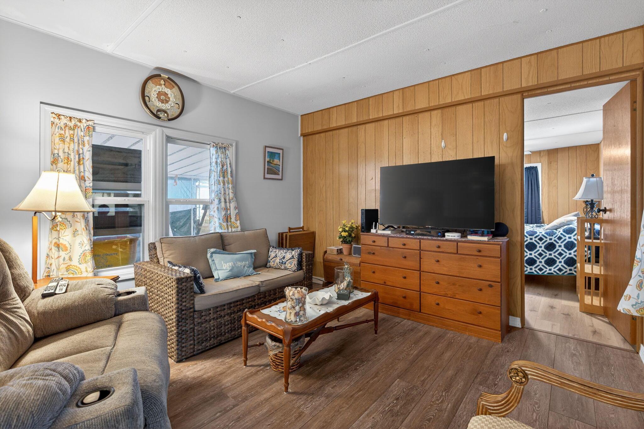 WOODBRIDGE MOBILE VILLAGE - Residential